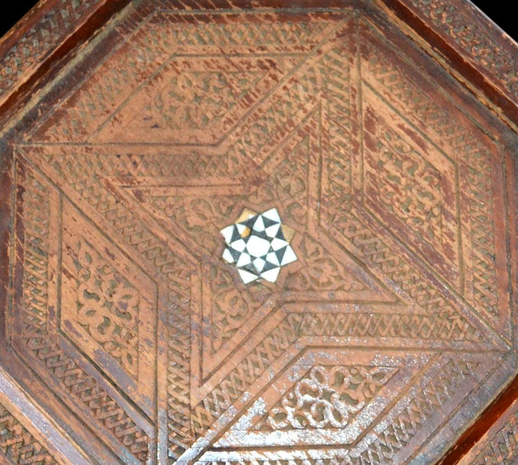 Paire de tables gravée et marquetée en bois de cèdre, Maroc du XIXème Siècle-photo-4