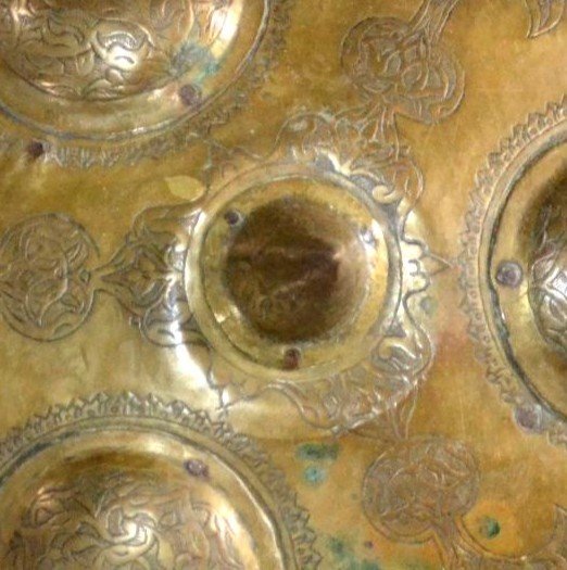 Rondache, bouclier, "dhal" en laiton à décor ciselé, art Kadjar, Perse du XIXème siècle-photo-4