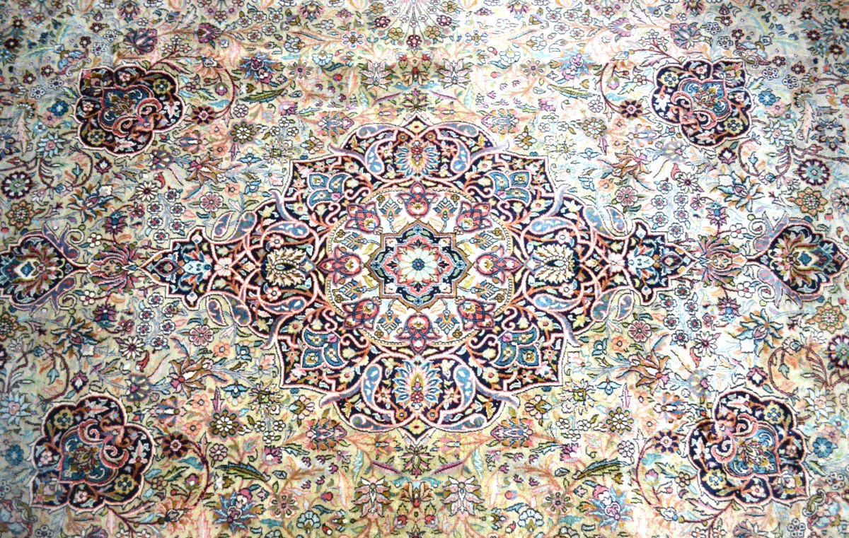 Tapis soie du Cachemire, 236 cm x 330 cm, soie nouée main vers 1970, Cachemire, nord de l'Inde-photo-2