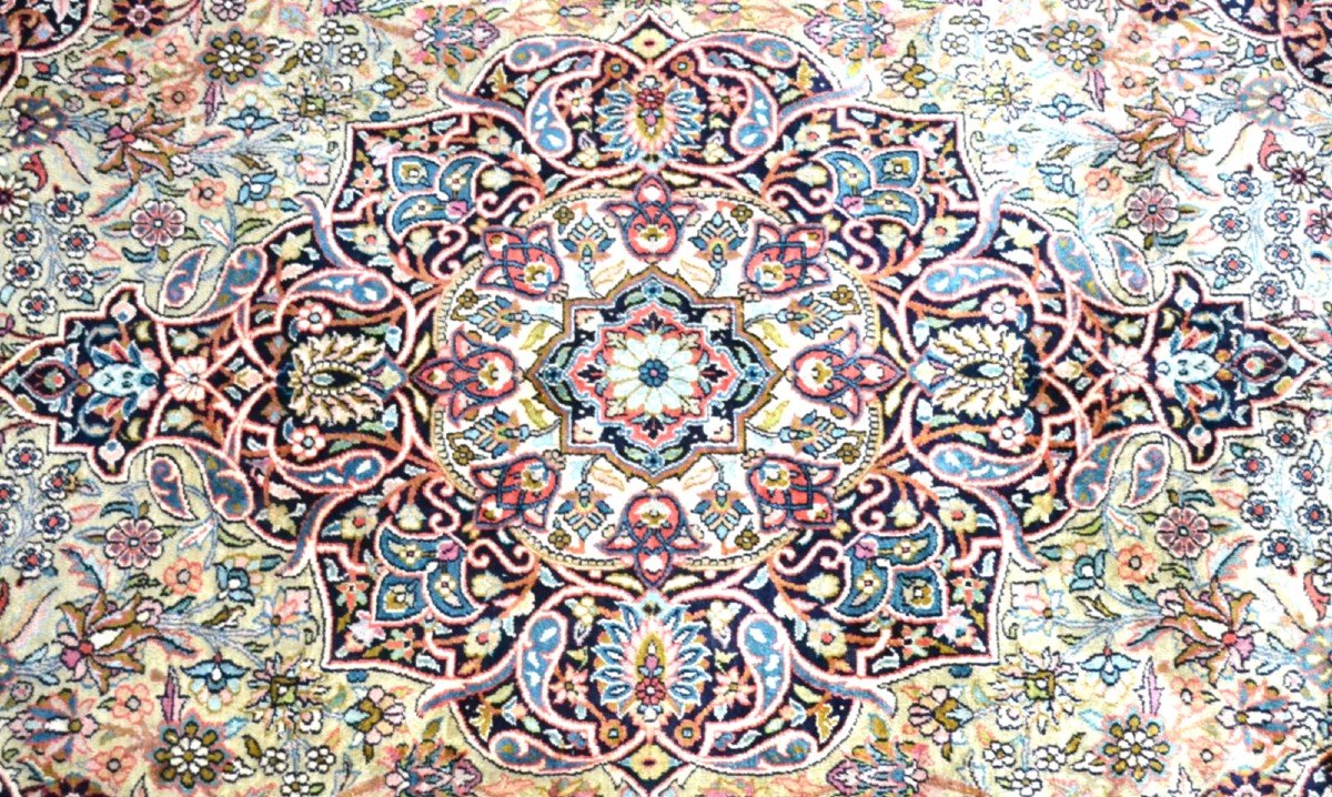 Tapis soie du Cachemire, 236 cm x 330 cm, soie nouée main vers 1970, Cachemire, nord de l'Inde-photo-2