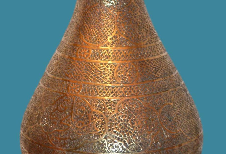 Vase en laiton, art  Ottoman,  Ht 46 cm, gravé au burin sur l'ensemble du corps, XVIIIème siècle-photo-3