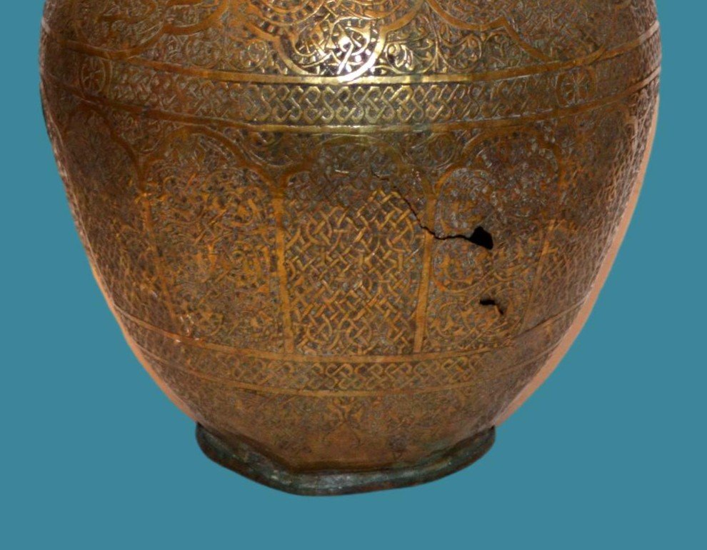 Vase en laiton, art  Ottoman,  Ht 46 cm, gravé au burin sur l'ensemble du corps, XVIIIème siècle-photo-6