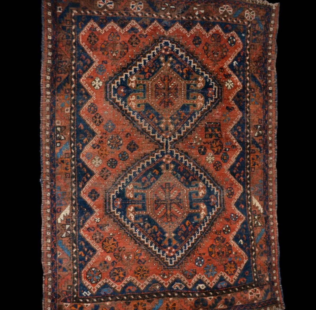 Tapis Gashghaï, laine sur laine nouée main, 115 x 152 cm, Iran, début du XXème en très bel état