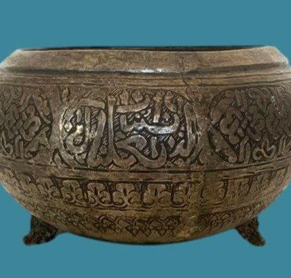 Tas, Engraved Tinned Copper Tripod Basin, Syria? From The 19th Century, Beautiful Calligraphy-photo-2