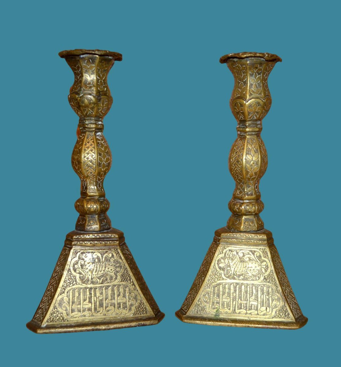 Indo-perse, paire de bougeoirs en bronze, gout du XVIIIème siècle européen, époque XIXème
