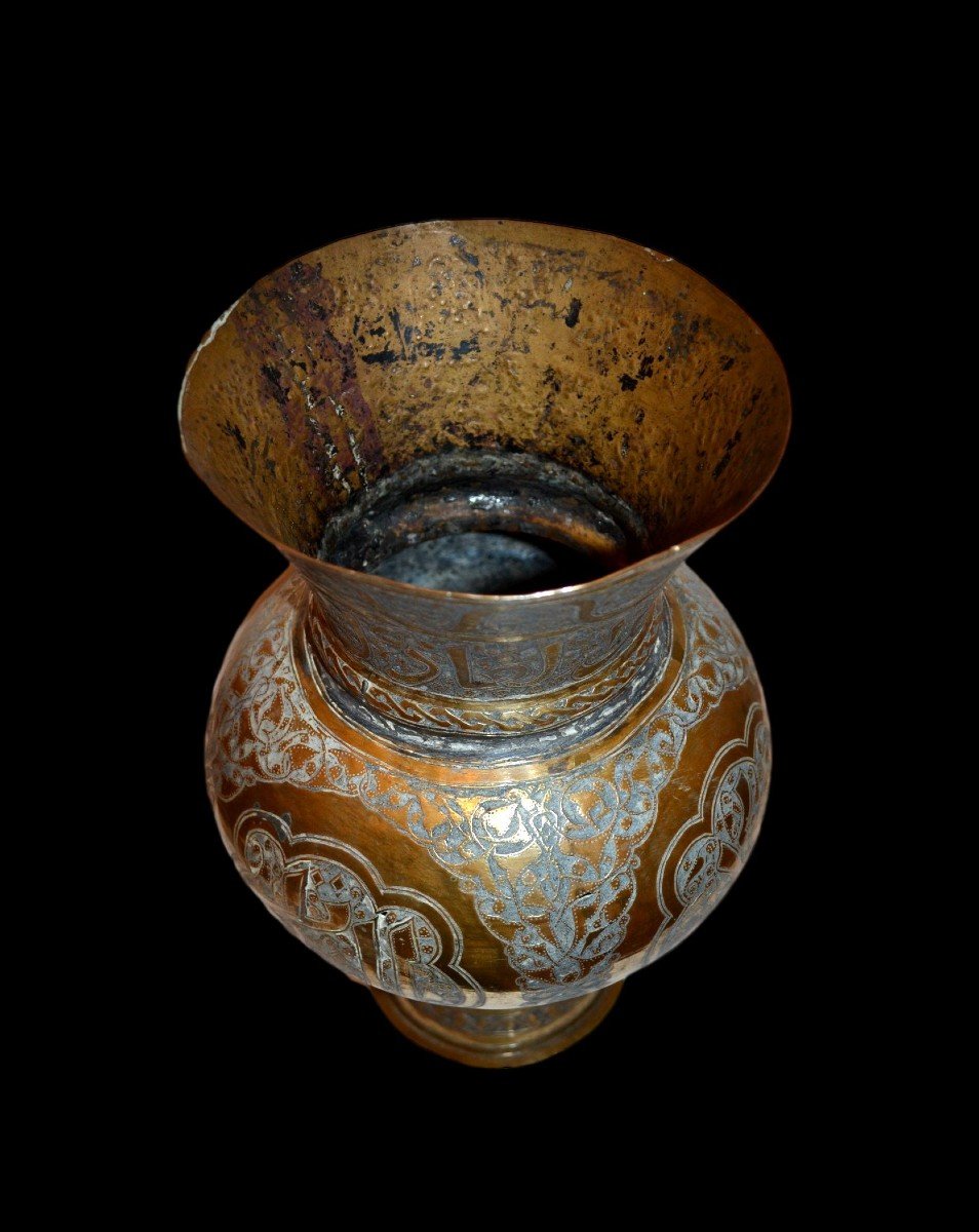 Important Islamic Vase In Brass Ornated With Calligraphy And Foliage XVIII - XIXth Century-photo-3