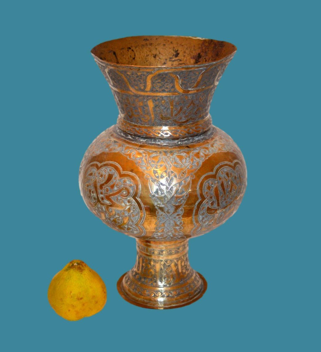 Important Islamic Vase In Brass Ornated With Calligraphy And Foliage XVIII - XIXth Century