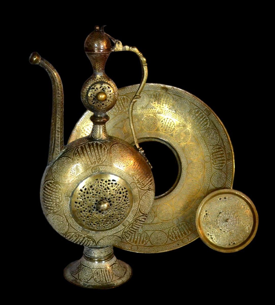 Important Ewer (h75 Cm) In Chiseled Brass, Daghestan, Caucasus, Second Part Of The 19th Century-photo-2