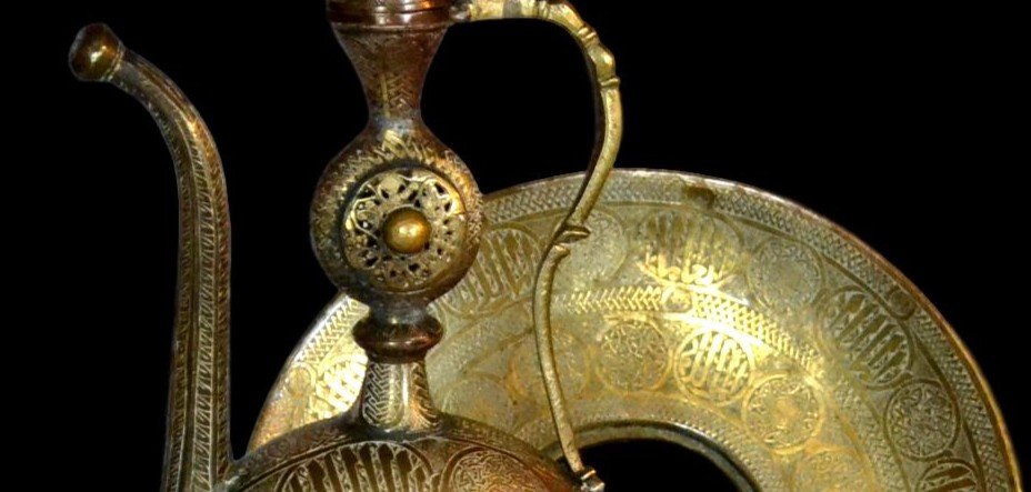 Important Ewer (h75 Cm) In Chiseled Brass, Daghestan, Caucasus, Second Part Of The 19th Century-photo-2