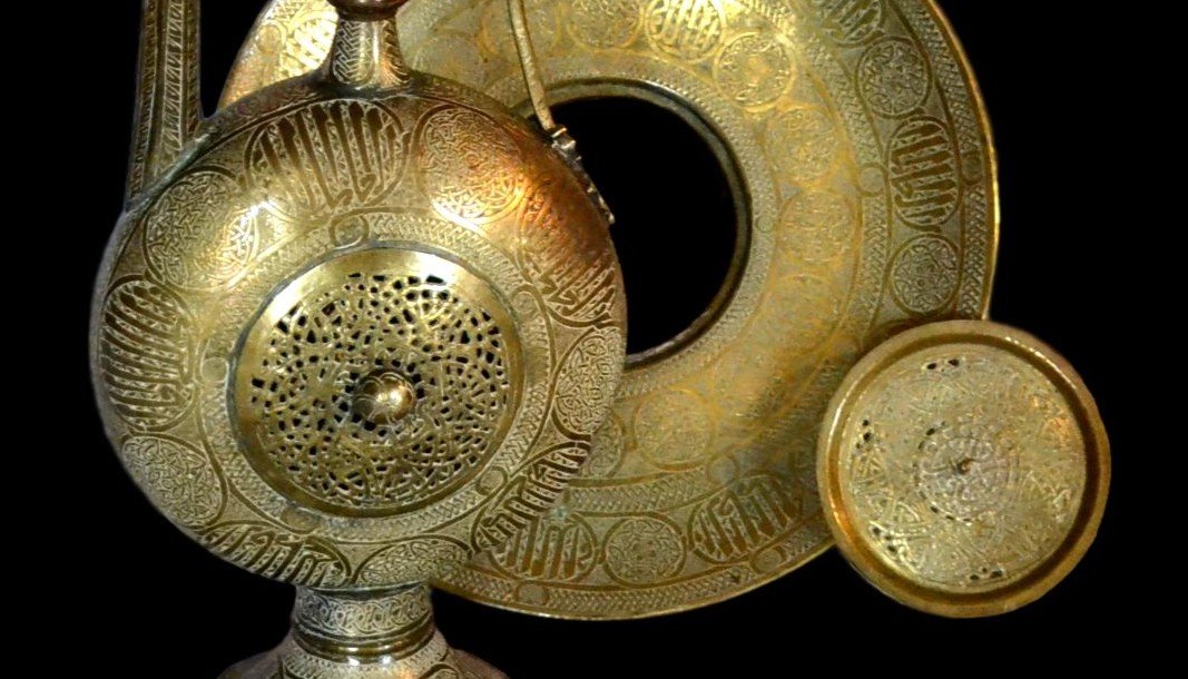 Important Ewer (h75 Cm) In Chiseled Brass, Daghestan, Caucasus, Second Part Of The 19th Century-photo-3