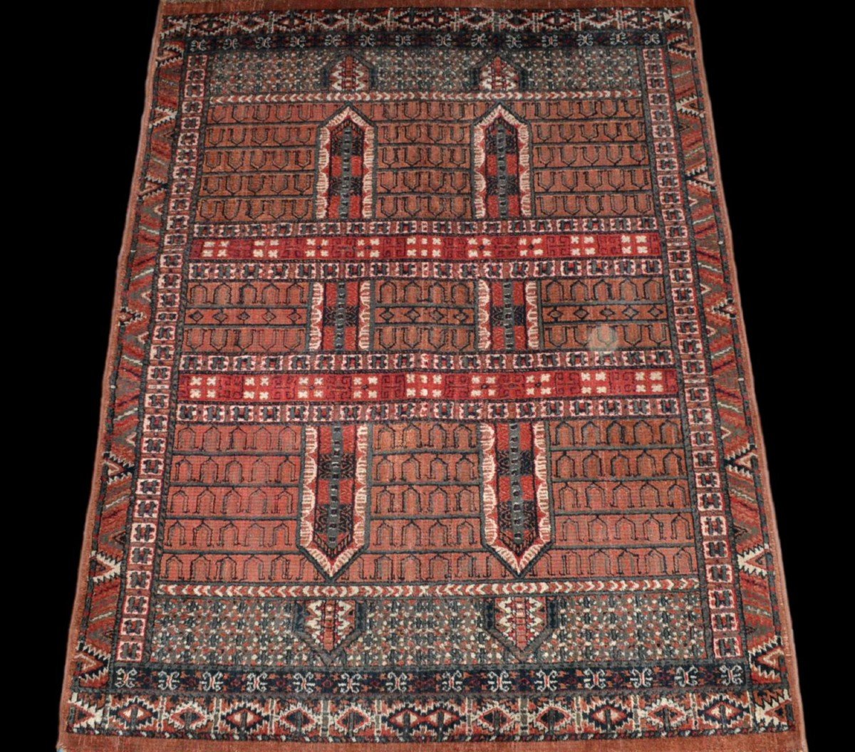 Tapis Yomoud des Turkmènes, 164 x 227 cm, laine sur laine nouées main, première partie du XXème siècle