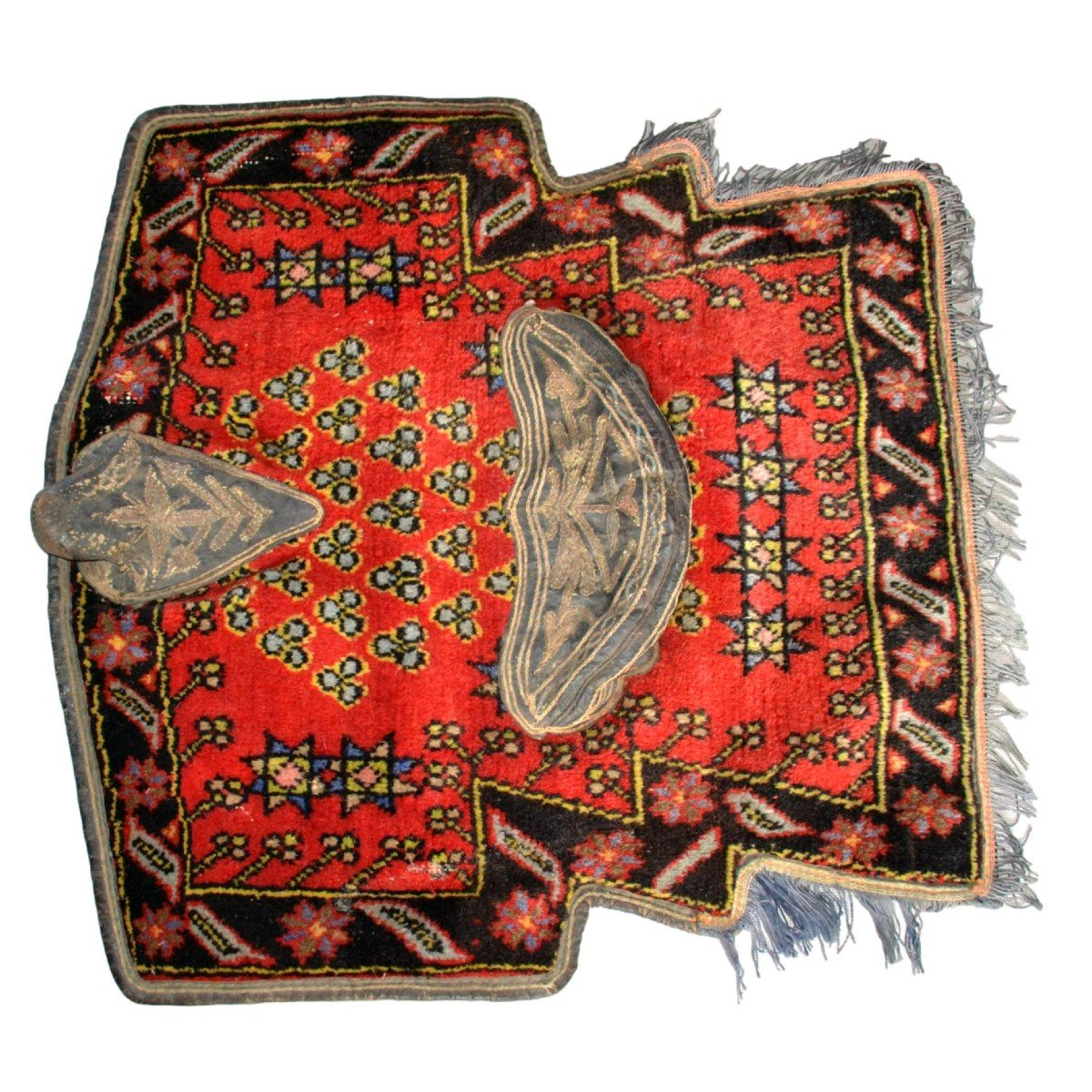 Tapis de selle, brodé, frangé, cuir, 82 x 87 cm, laine nouée main en Asie Centrale début XXème-photo-2