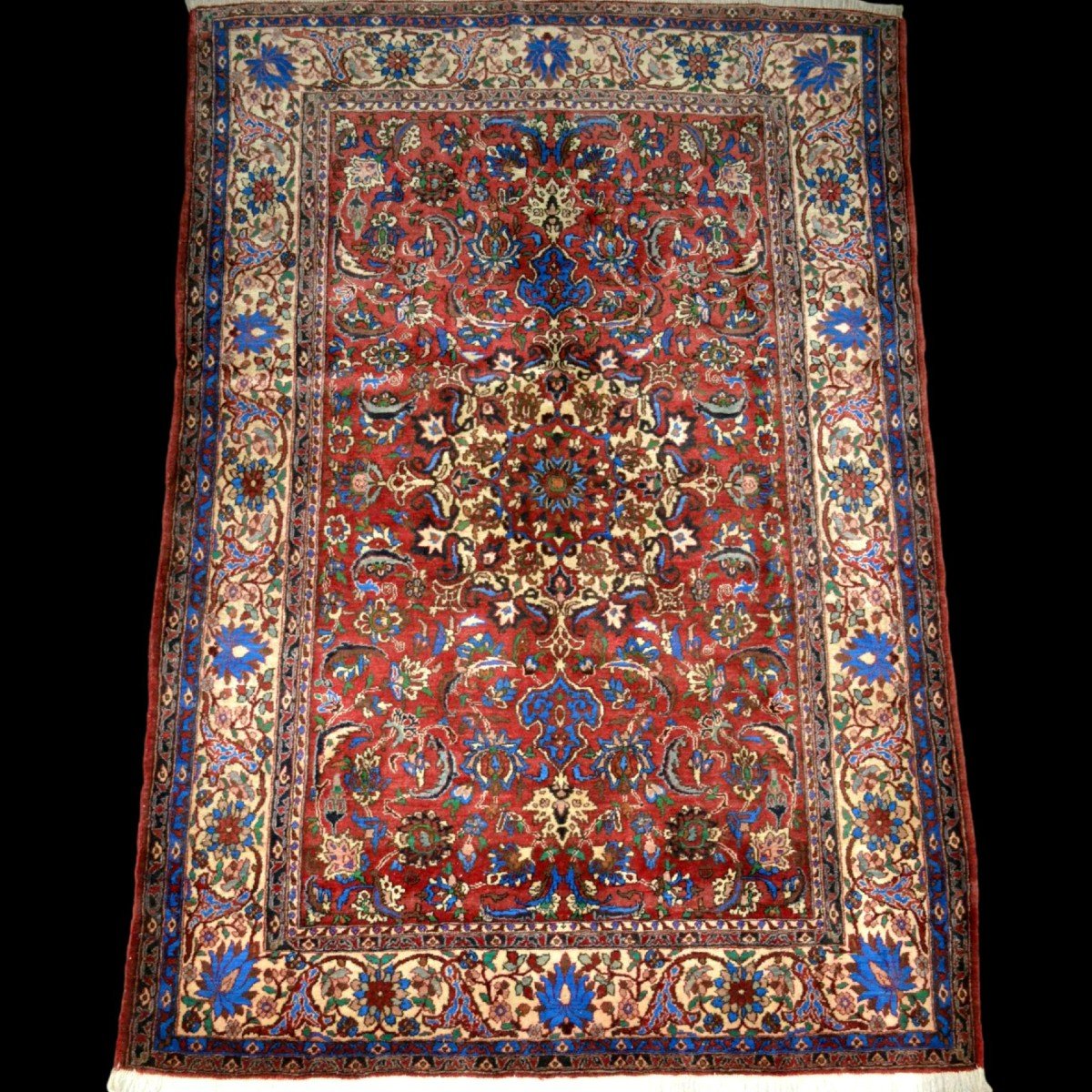 Tapis Ispahan, 145 cm x 217 cm, laine & soie nouées main, Iran vers 1980, état parfait