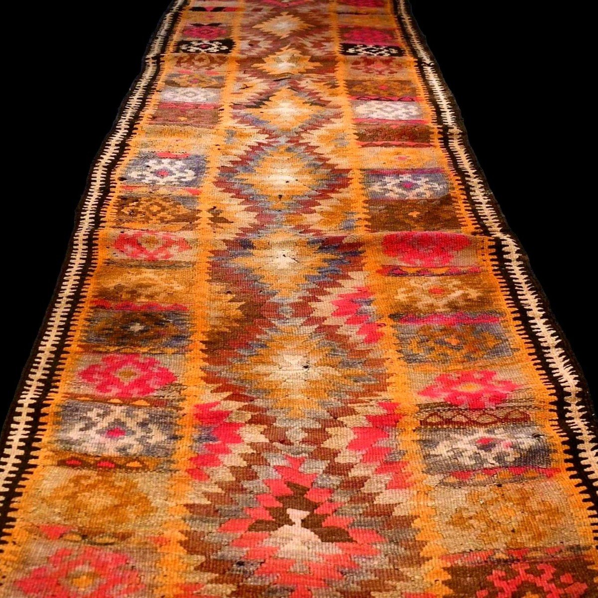 Tapis-galerie  Kurde Herki, 100 cm x 303 cm, laine tissée main, Anatolie ou Irak, début du XXè