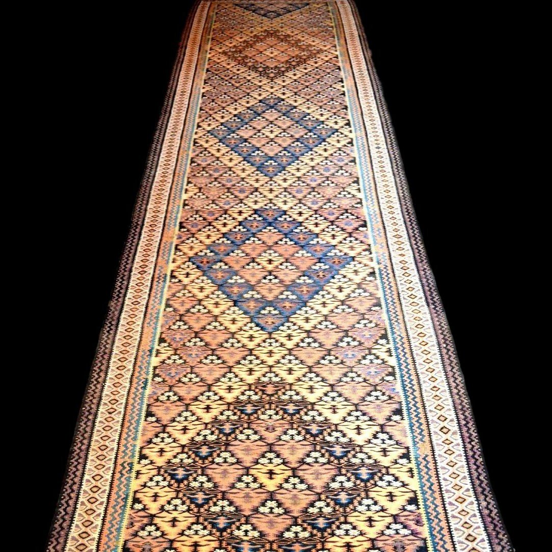Important Kilim, Mid-twentieth Century, 118 Cm X 460 Cm, Hand-woven Wool, Iran, In Very Good Condition