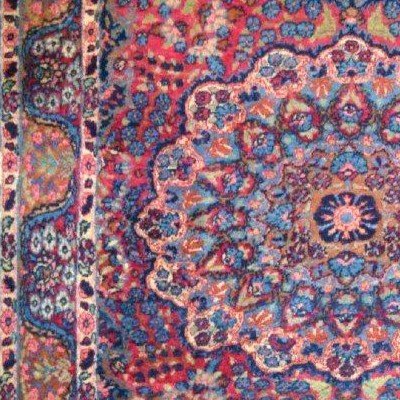 Kirman floral  ancien à rosace, 118 x 202 cm, laine nouée main en Perse, au XIXème (Iran)-photo-2