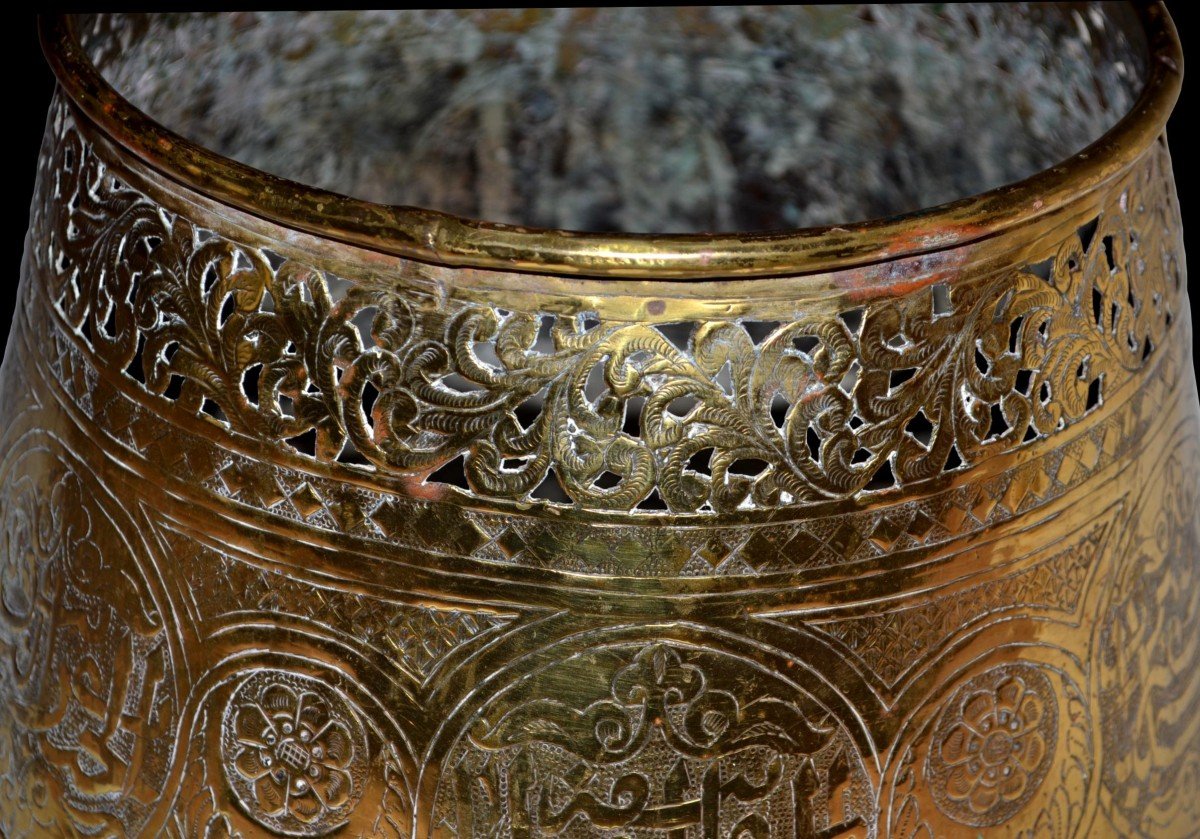 Beautiful Chiseled And Openwork Brass Basin, Ottoman Art From The 19th Century, Very Good Condition-photo-2