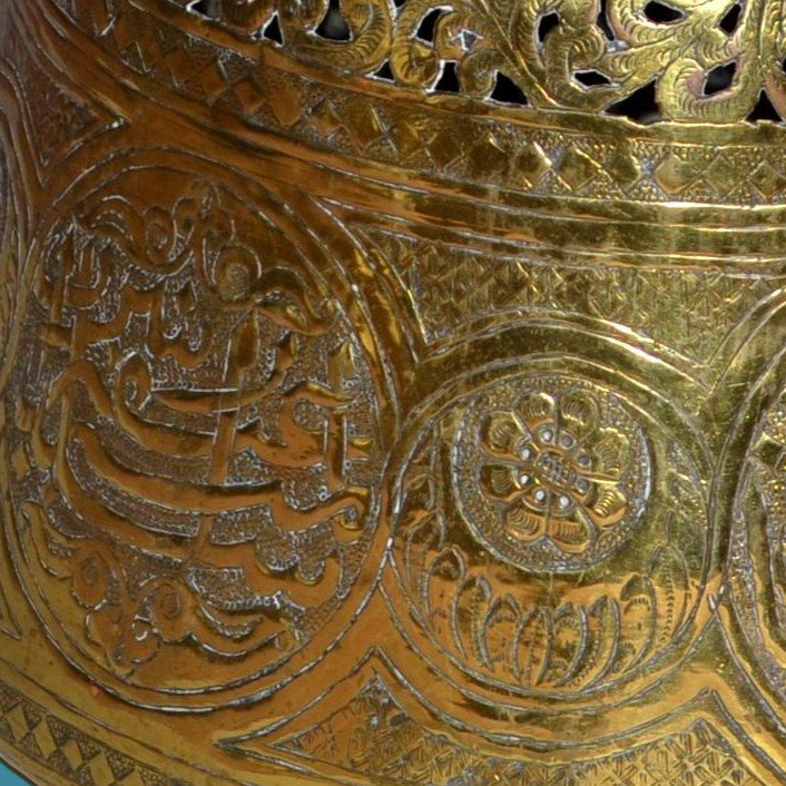 Beautiful Chiseled And Openwork Brass Basin, Ottoman Art From The 19th Century, Very Good Condition-photo-4