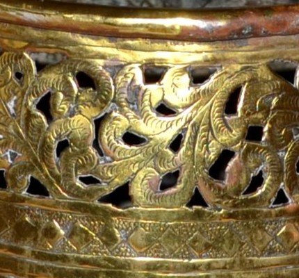 Beautiful Chiseled And Openwork Brass Basin, Ottoman Art From The 19th Century, Very Good Condition-photo-2