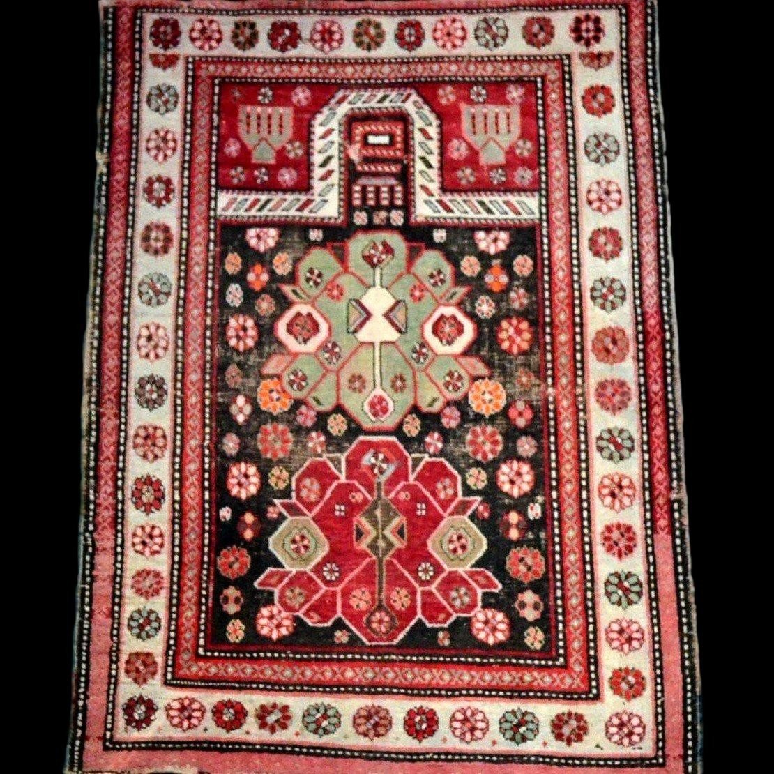Kazak de prière ancien, 113 cm x 152 cm, laine nouée main au Caucase au milieu du XIXème siècle
