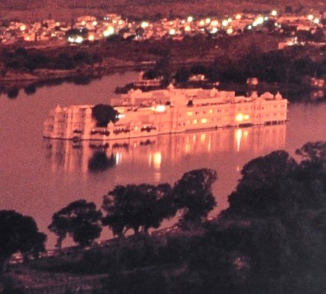 Miniature sur papier de soie, école de Marwar, Rajasthan, Inde, "le palais flottant"-photo-2