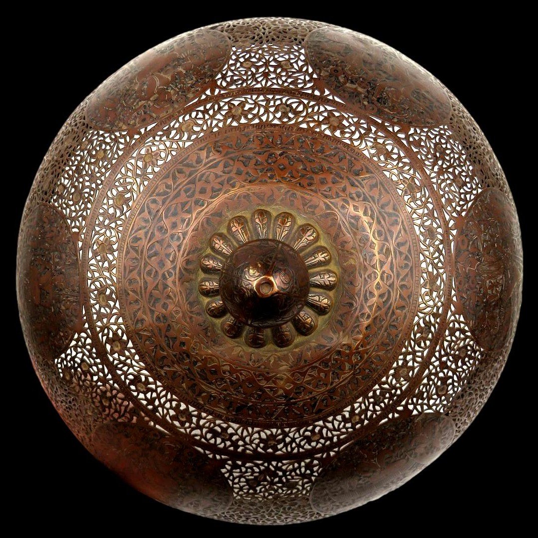 Musée, brûle parfum Kadjar, H 56 cm, laiton ciselé et ajouré, Perse, Iran, milieu du XIXème S-photo-2