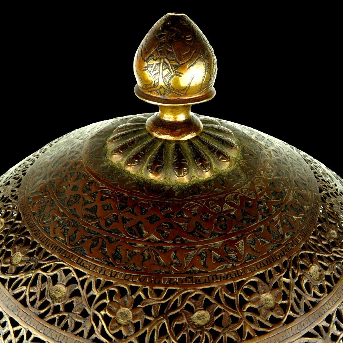 Museum, Kadjar Perfume Burner, H 56 Cm, Chiseled And Openwork Brass, Persia, Iran, Mid-19th C-photo-4