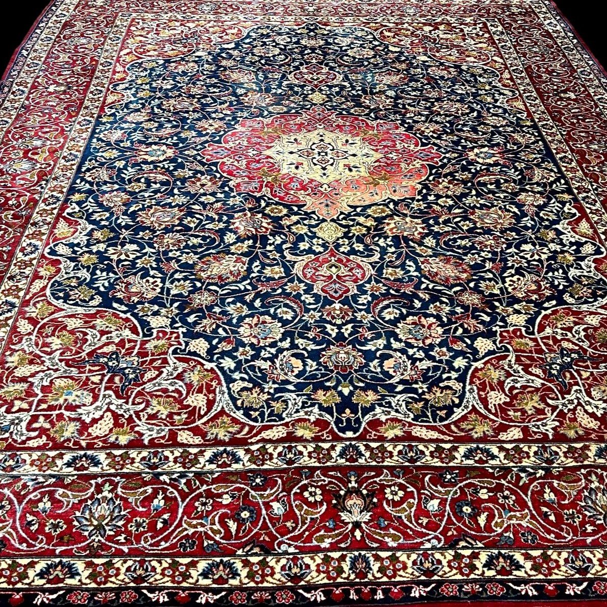Important Isfahan Rug, 298 Cm X 384 Cm, Hand-knotted Kork Wool In Iran, Persia Circa 1950-1960