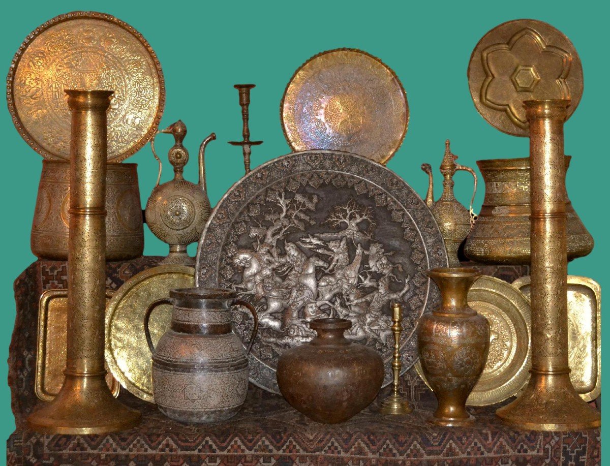 Important et lourd vase Indo-persan, laiton gravé au burin vers 1900 d'un somptueux décor-photo-3