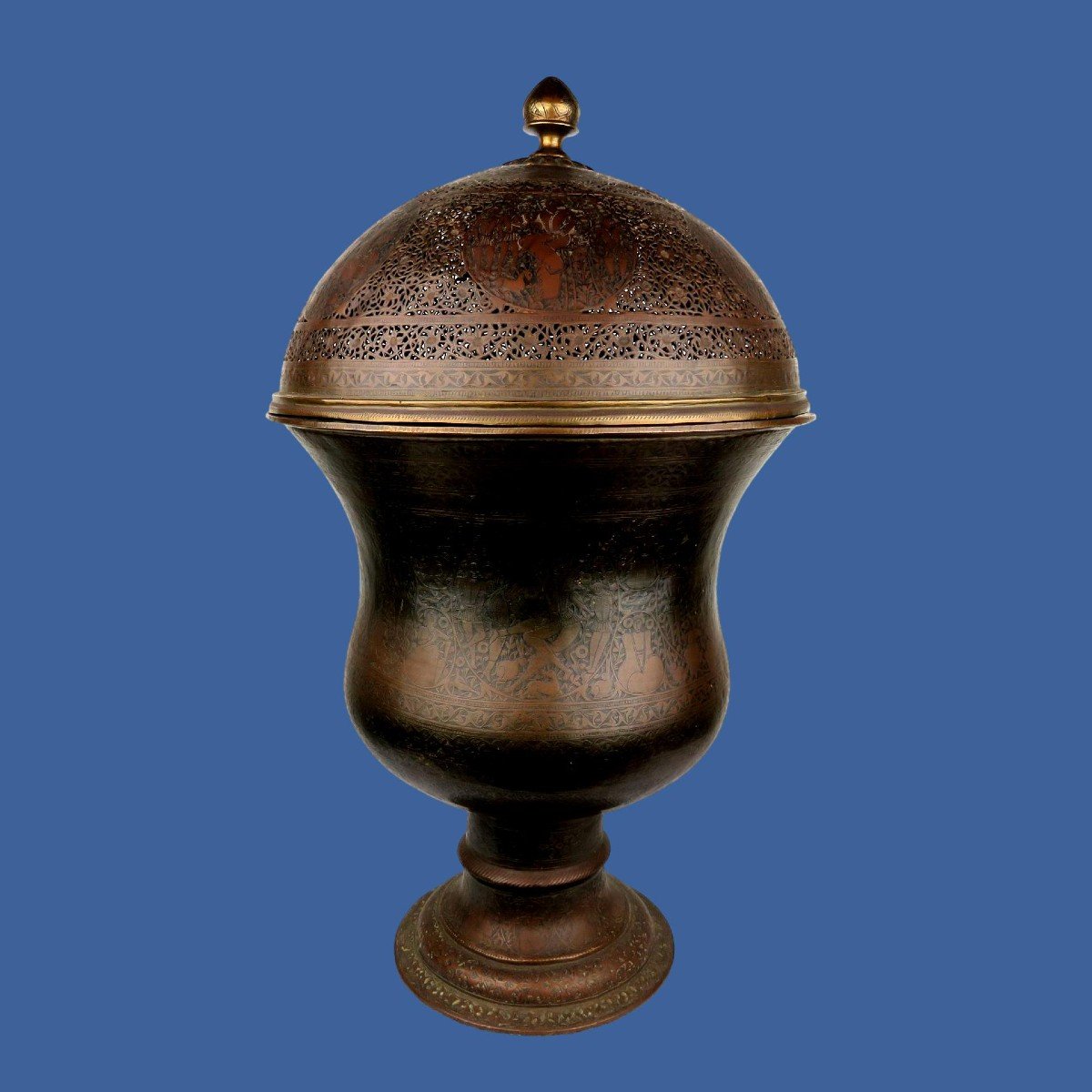 Important et lourd vase Indo-persan, laiton gravé au burin vers 1900 d'un somptueux décor-photo-6