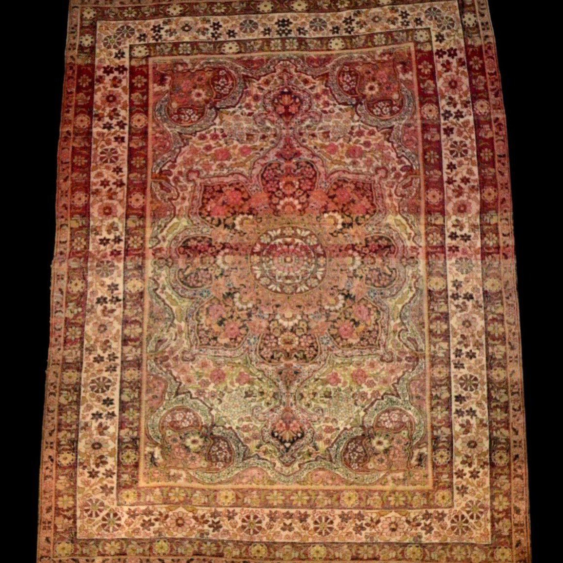 Tapis Kirman ancien,136 x 179 cm, laine nouée main vers 1880 en Perse, Iran, dynastie Kadjar