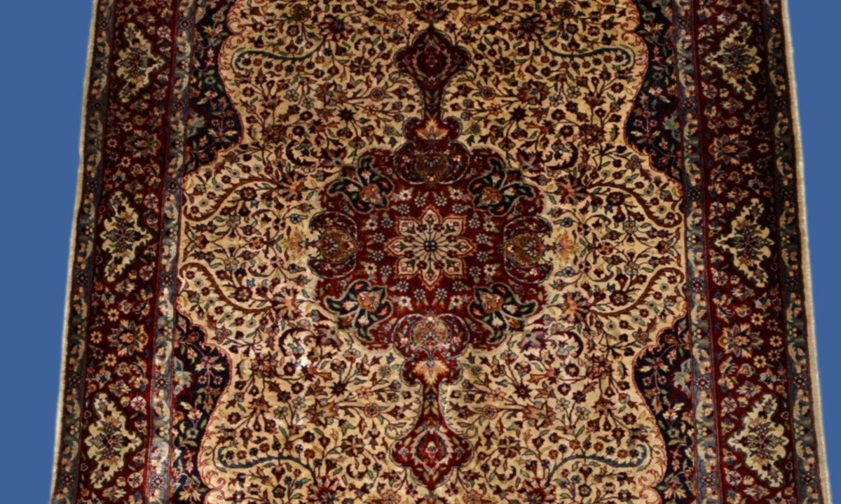 Tapis Ghoum, 140 cm x 220 cm, Indo-perse en laine nouée main vers 1980 en très bon état-photo-1