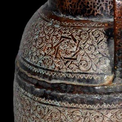 Important Persian Vase With Two Handles, Bronze And Chiseled Copper, From The 19th Century, In Very Good Condition-photo-1