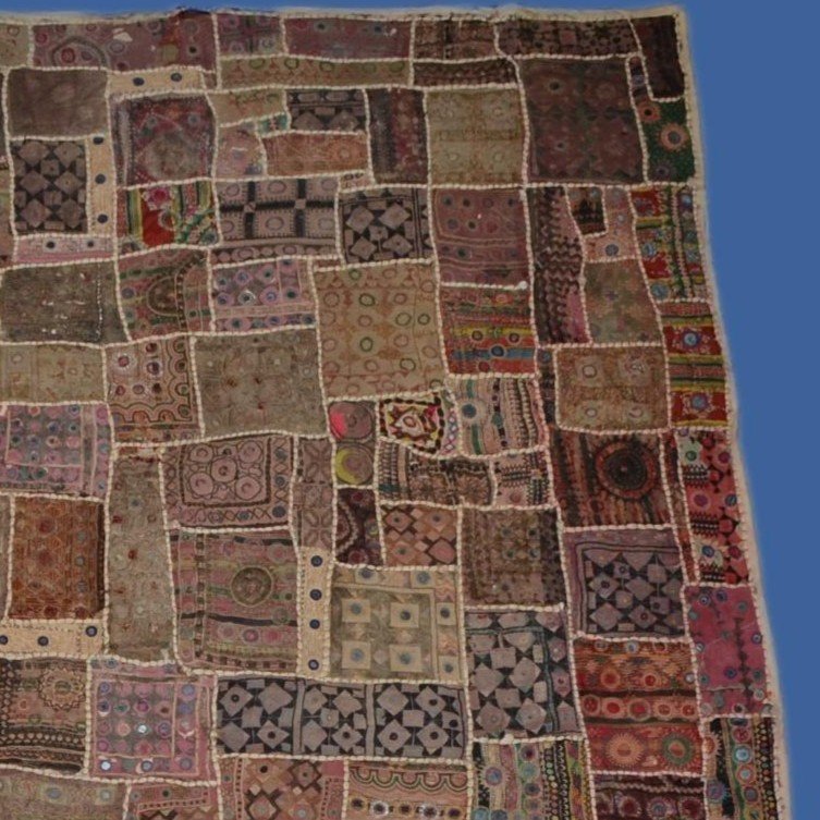 Importante broderie miroir ou Sheesha ancien, 144 x 194 cm, coton, Gujarat, Inde, début XXème-photo-4
