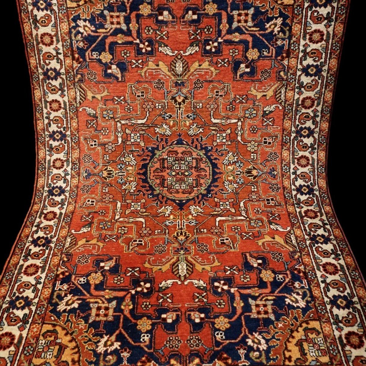 Tapis Tafresh ancien, 134 x 205 cm, laine nouée main en Iran, première partie du XXème siècle