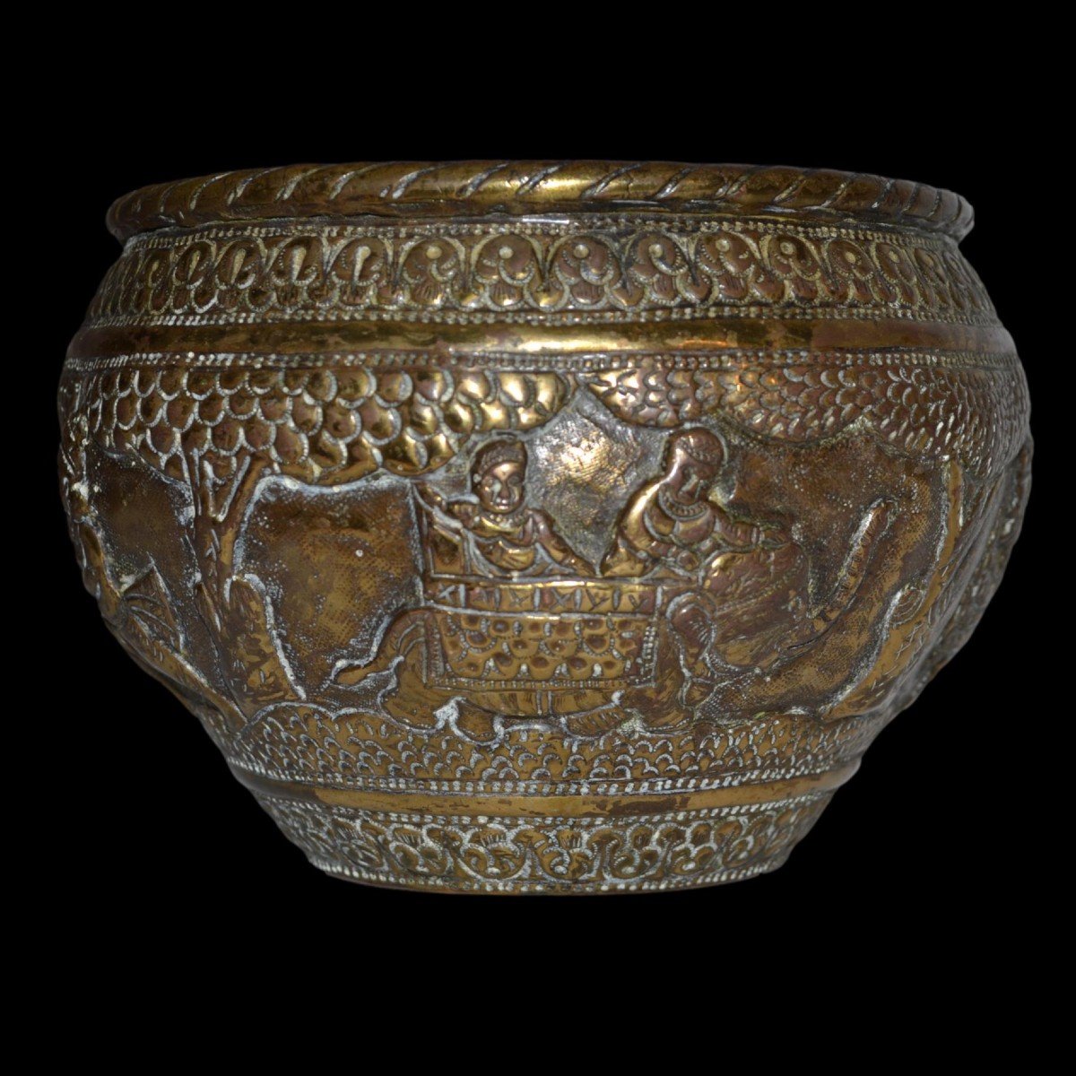 Lourd vase Indo-persan en laiton gravé toutes faces, oiseaux, frises et danseurs, fin du XIXème-photo-7