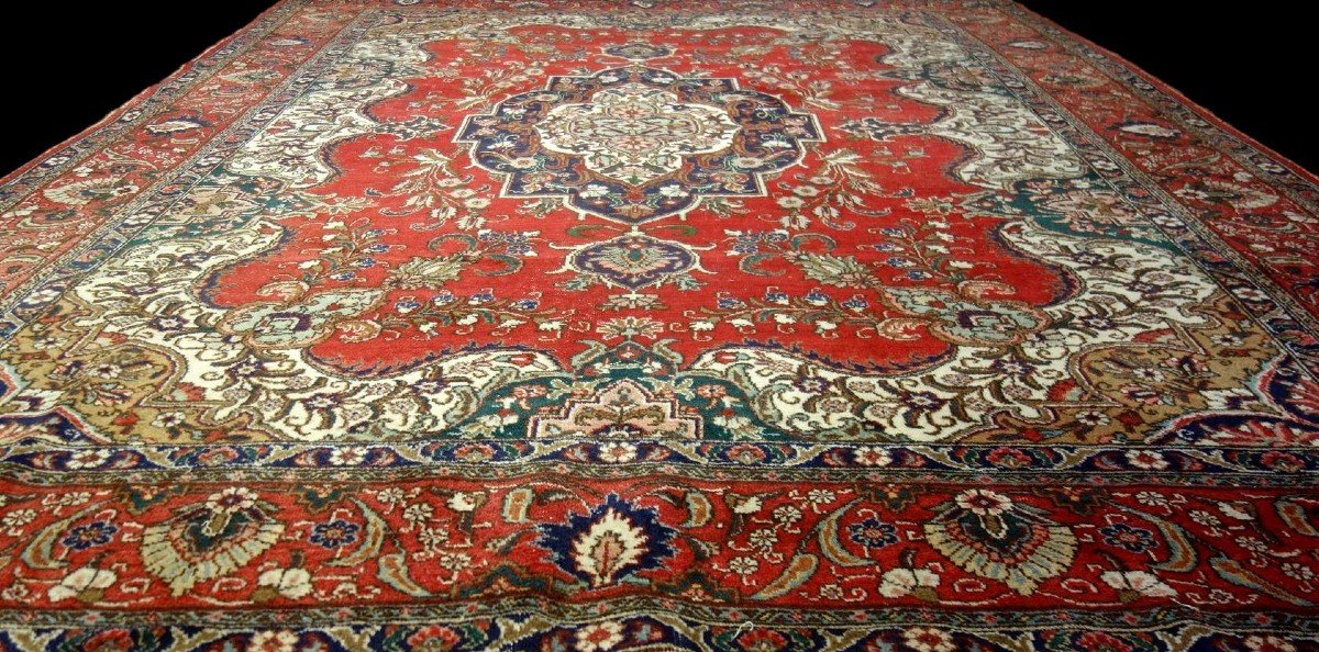 Tapis Tabriz, 284 cm  x 398 cm, laine kork nouée main en Iran vers 1960, en bel état d'usage-photo-2