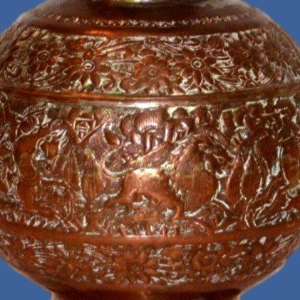 Kadjar Vase, Lion And Deer Hunting, Chased Copper, 19th Century Persia-photo-3