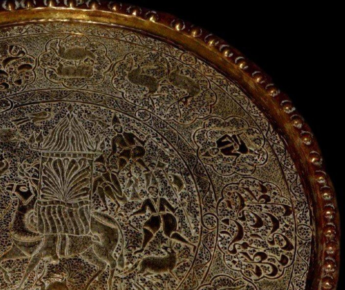 Important Tray, Hand-chiseled Brass, D-57 Cm, "aisha, The Battle Of The Camel" Persian 19th Century-photo-4