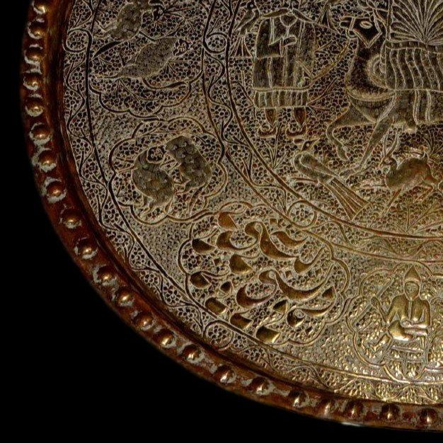 Important Tray, Hand-chiseled Brass, D-57 Cm, "aisha, The Battle Of The Camel" Persian 19th Century-photo-1