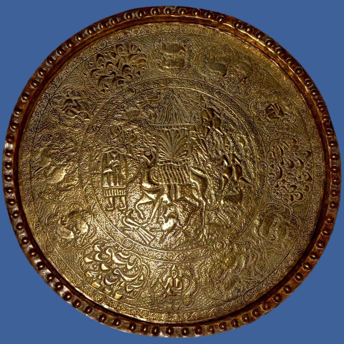 Important Tray, Hand-chiseled Brass, D-57 Cm, "aisha, The Battle Of The Camel" Persian 19th Century