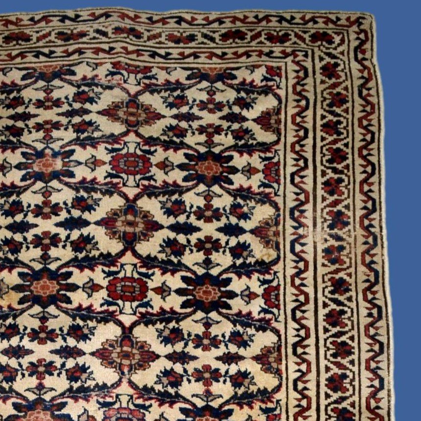 Tapis Veramin ancien, 156 cm x 242 cm, laine nouée main en Perse, Iran, Kadjar, XIXème Siècle-photo-1