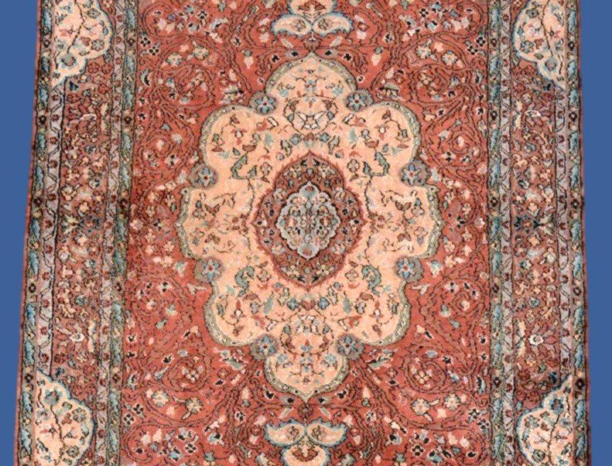 Tapis Cachemire en soie, 122 x 197 cm, noué main vers 1970, Srinagar, Cachemire, Inde du Nord-photo-1