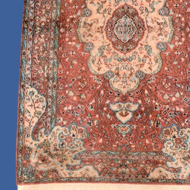 Tapis Cachemire en soie, 122 x 197 cm, noué main vers 1970, Srinagar, Cachemire, Inde du Nord-photo-2