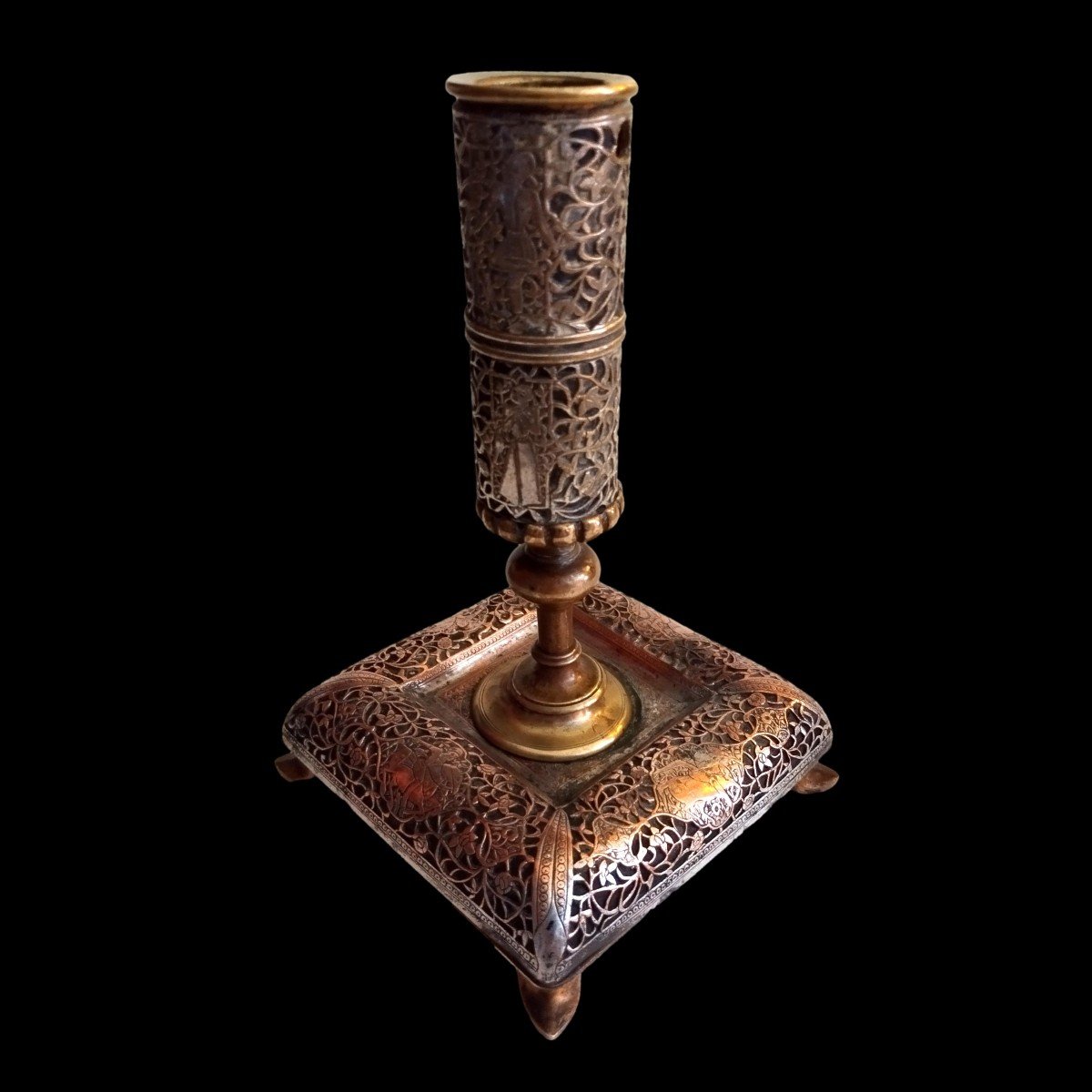 Bougeoir Kadjar aux cavaliers vers 1900 -1920, cuivre argenté et bronze, Iran, très bon état-photo-6