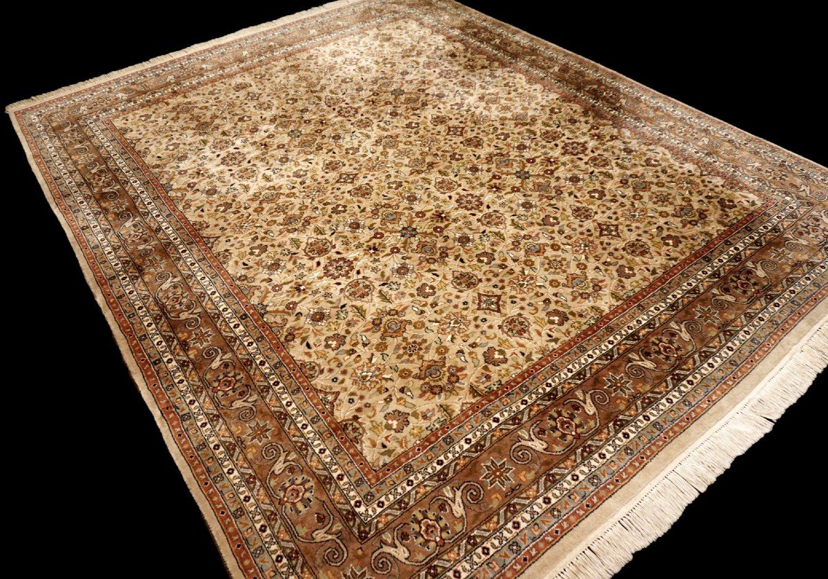 Tapis Tabriz, 255 x 305 cm, laine nouée main, décor fin et élégant, vers 1980, très bon état-photo-1