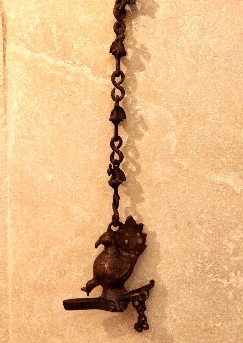 Lampe à huile en bronze, paon, oiseau adoré, Inde du Sud vers 1900-photo-1