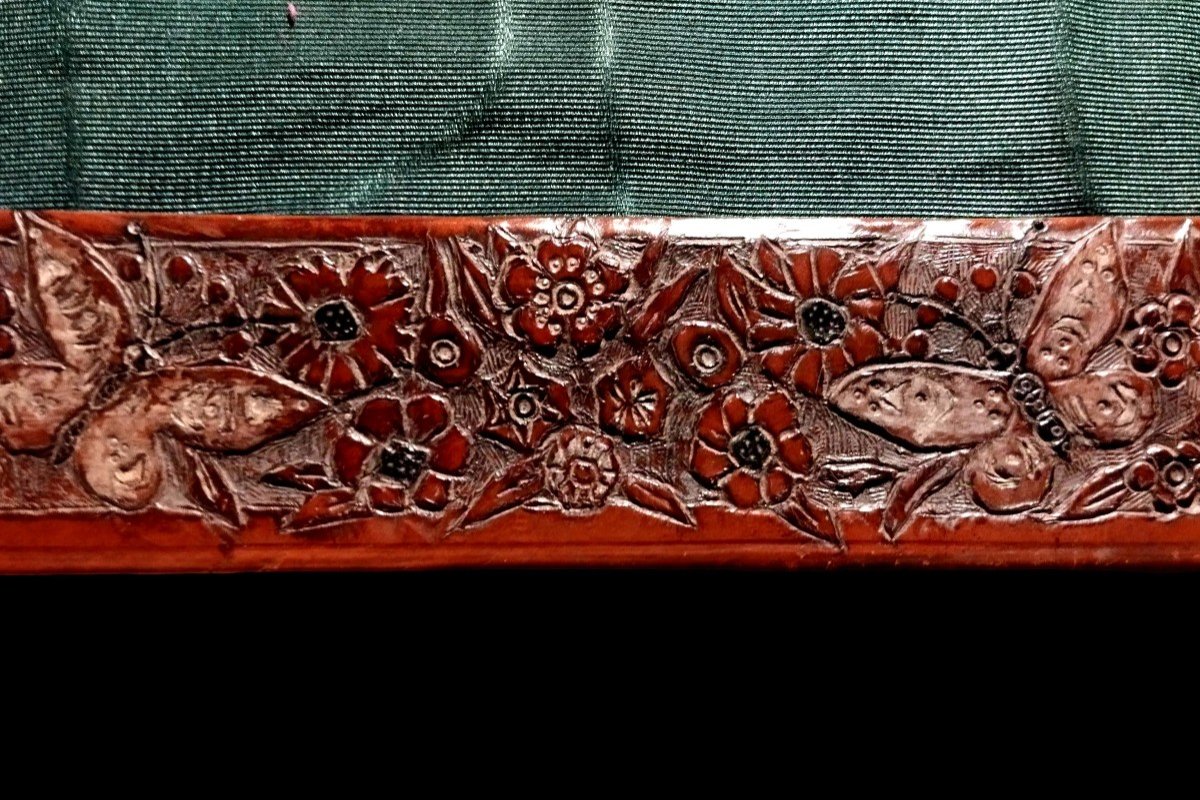 Porte-photo Art-nouveau en cuir repoussé, décor naturaliste vers 1900, style école de Nancy-photo-2
