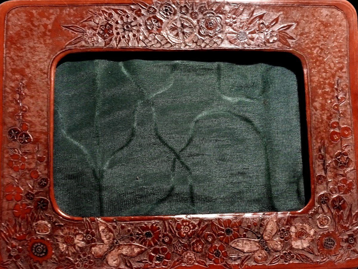 Porte-photo Art-nouveau en cuir repoussé, décor naturaliste vers 1900, style école de Nancy-photo-3