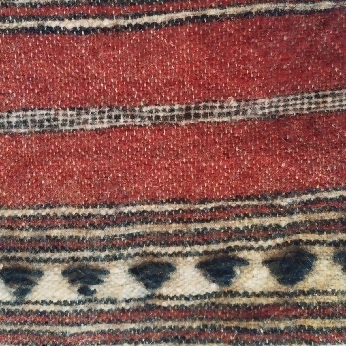 Couverture Berbère, laine vierge, 128 x 182 cm, tissée par les femmes, Haouz, Maroc avant 1950